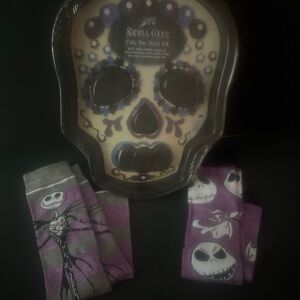 Skull Cake Pan Decor Kit